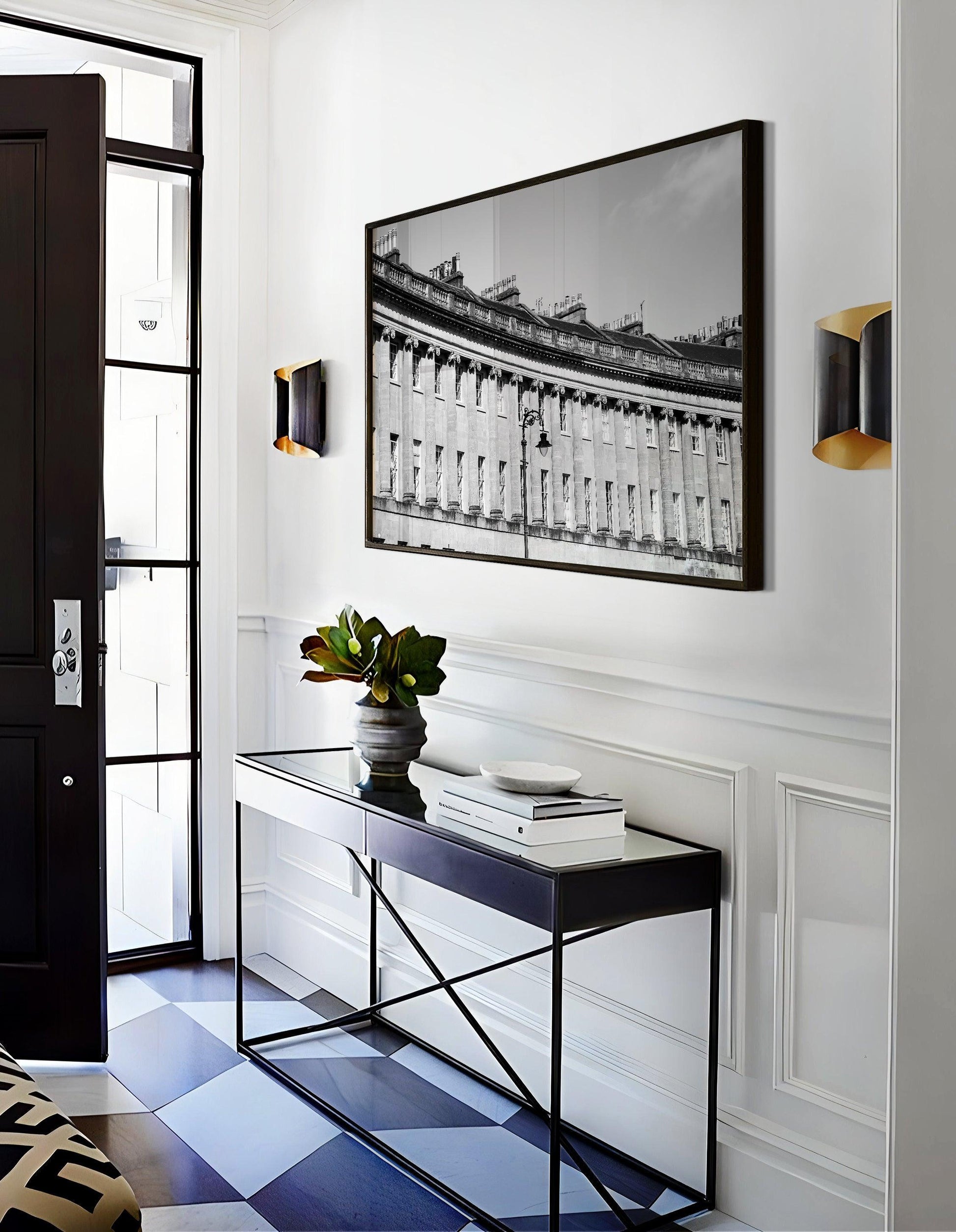 Black and white photo of Royal Crescent in Bath, England, showing curved Georgian facade with columns and chimney stacks